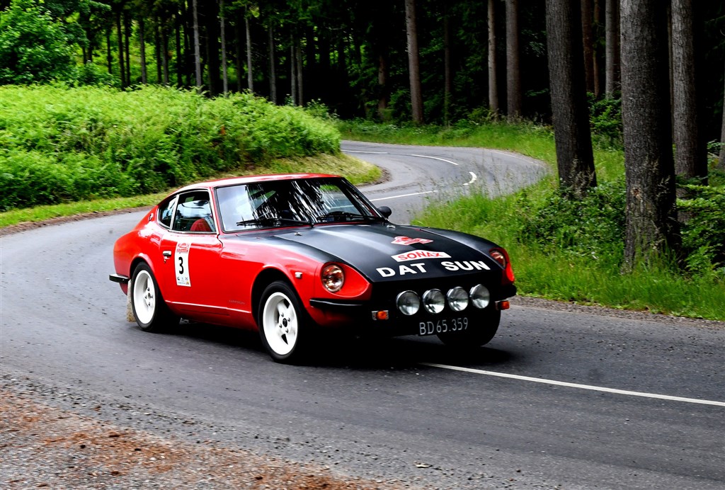 Et drømmemandskab i en drømmebil: Karsten M. Svensson fra Hässleholm og Hans Sylvan fra Sundbyberg kører bedre og bedre løb for løb i deres Datsun 240 Z fra 1973.
(Foto: Morten Dam)